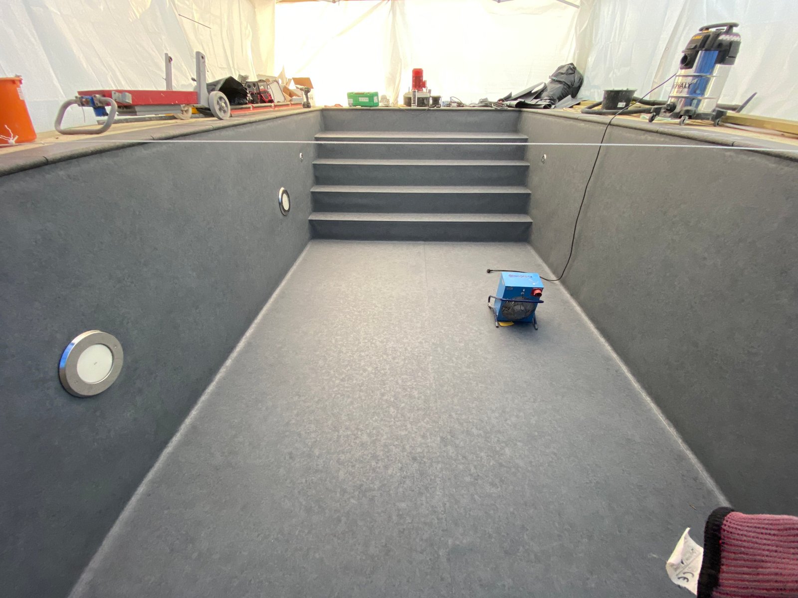 Steinbelagt basseng & skreddersydd uteområde — Kullavik